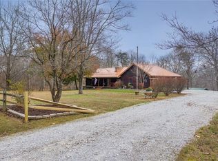 144 Twin Bridge Rd, Little Hocking, OH 45742