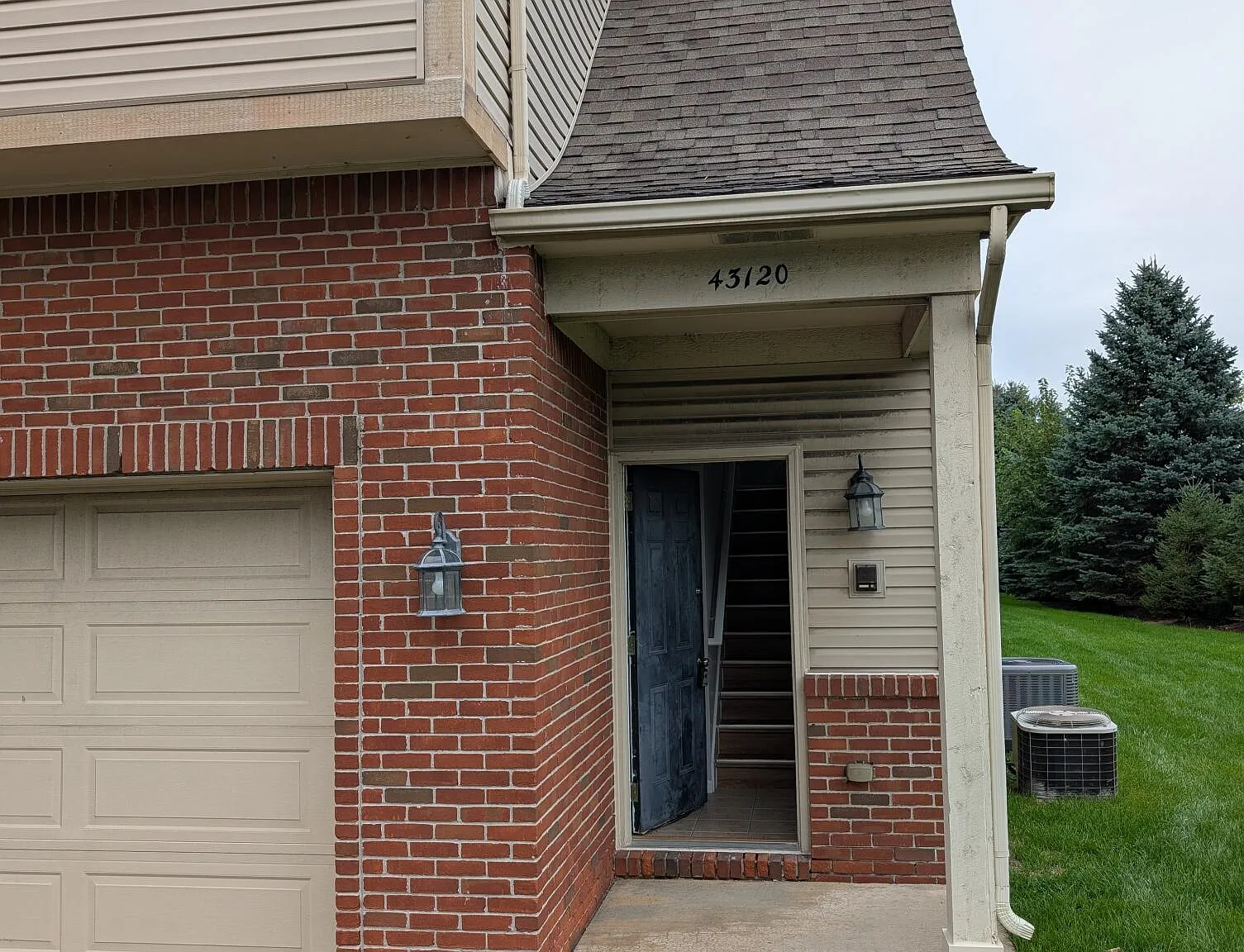 2 bed, 2.0 bath, 1217 sqft, $1,800 — Photo 2