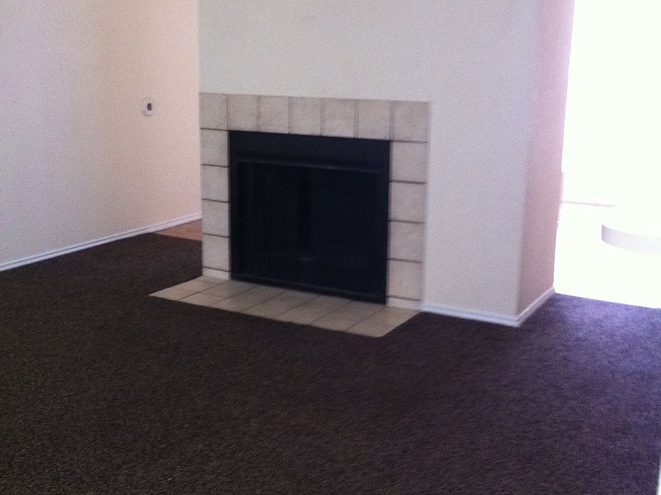 Living room/Island fireplace