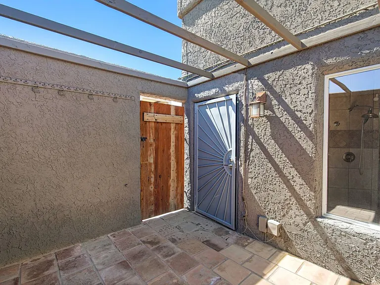 1800 Burgundy Dr — Photo 37