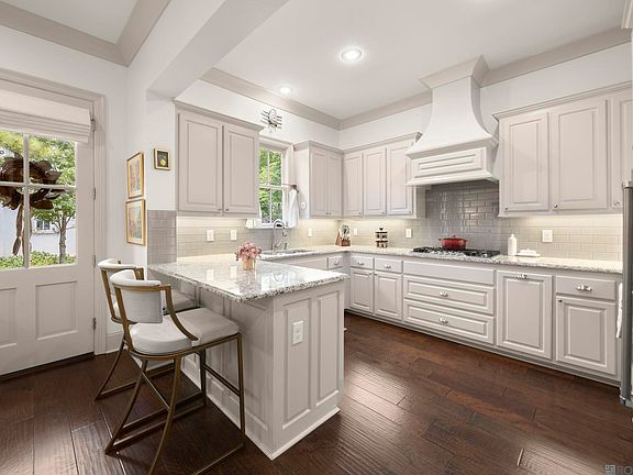 5th image of 4937 Callot St