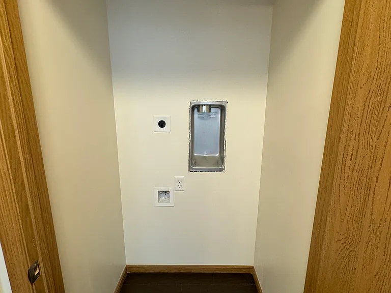 Laundry Machine Hook-ups