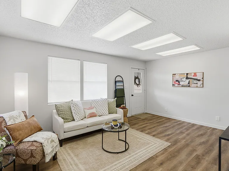 502 N Harper St — Photo 5
