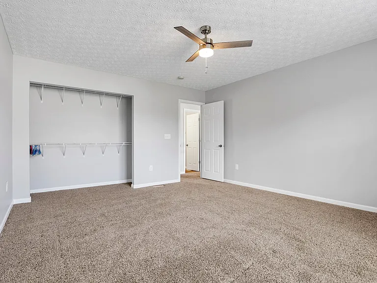 920 Sara Ct #920 — Photo 40