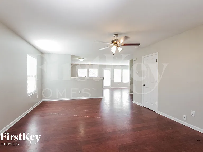 1425 Logan Patrick Ct — Photo 4
