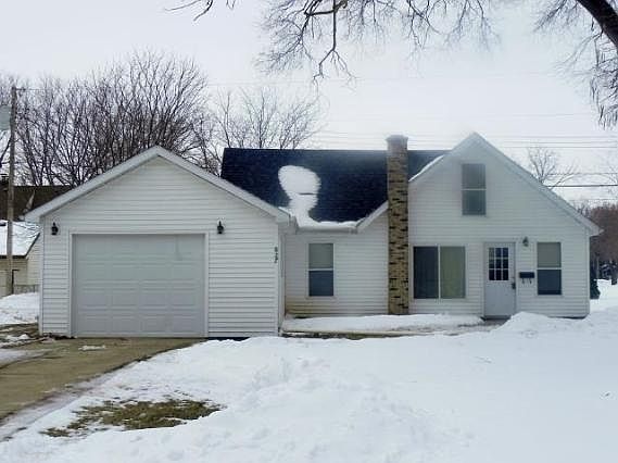 1st image of 827 Caroline St