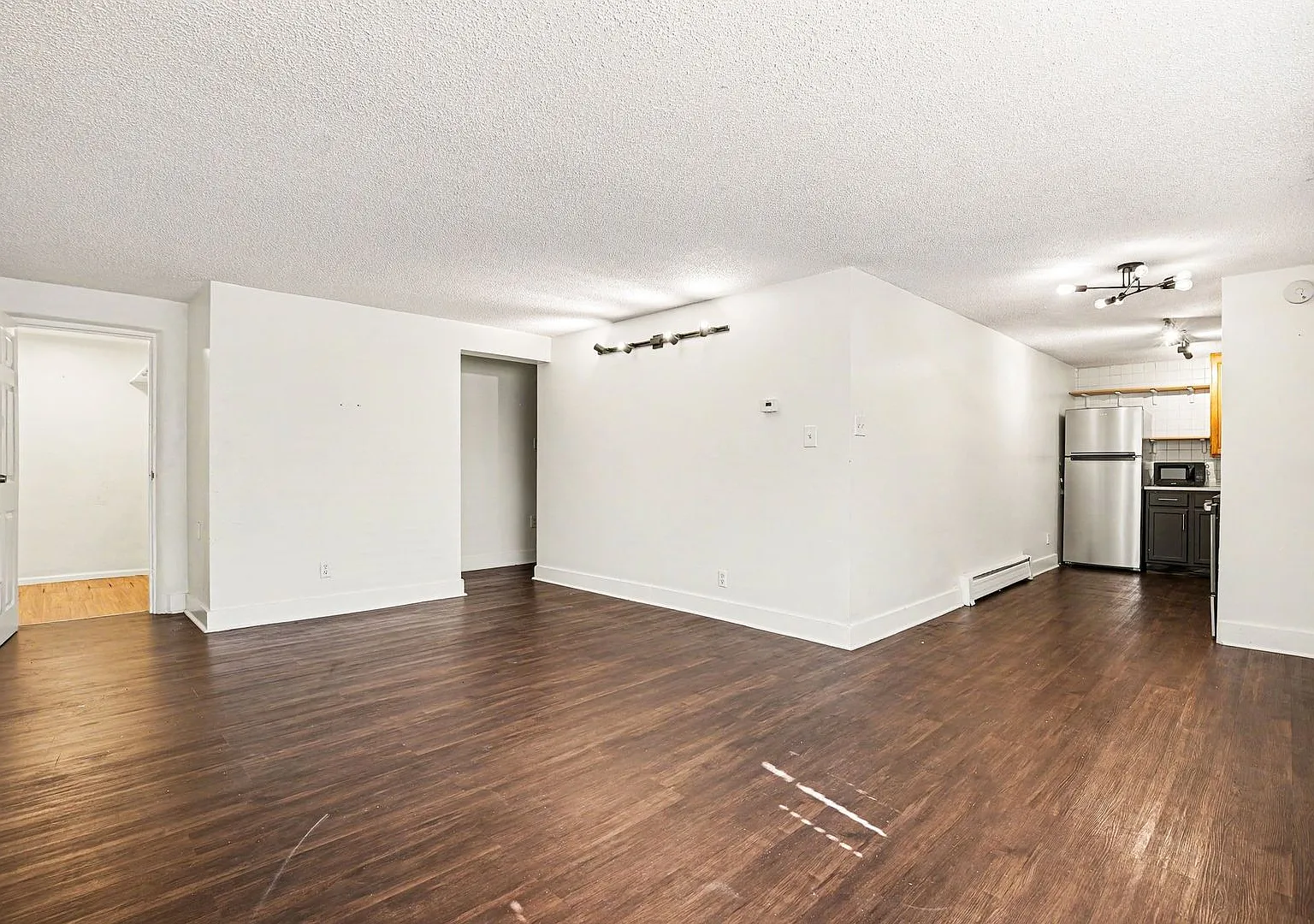 Charming 2-Bedroom Condo in a Prime Location - Cheesman Park! **Move-In Special** — Photo 3
