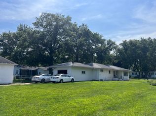 301 Dilks St, Roberts, IL 60962