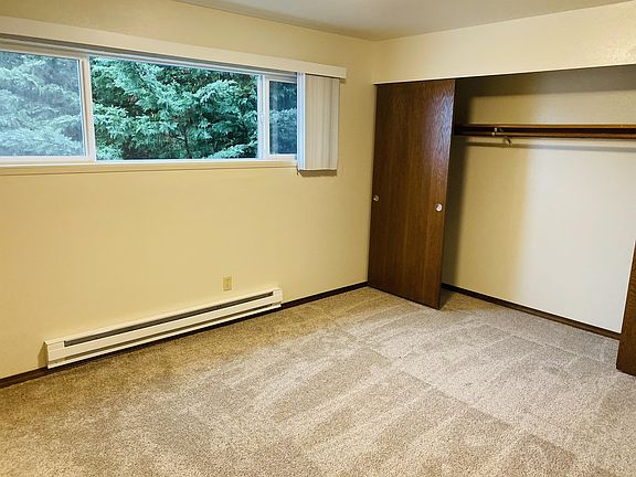 5th image of 1094 Columbia Ave #1