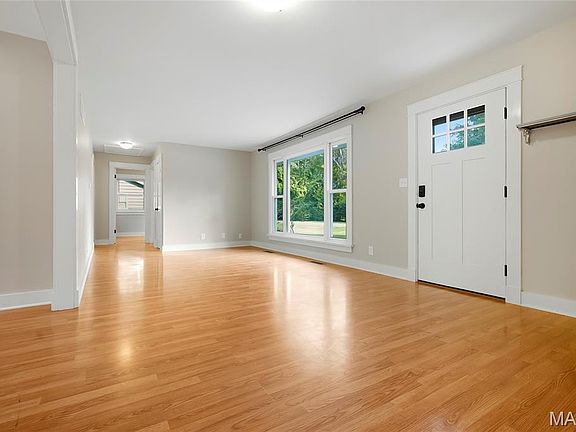 3rd image of 200 Brookside Ln