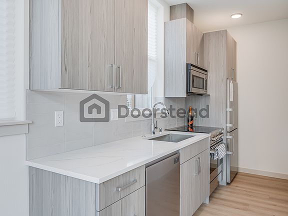 4th image of 722 N 36th St
