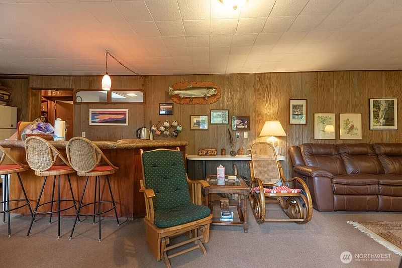 3rd image of 3192 Clearwater Road