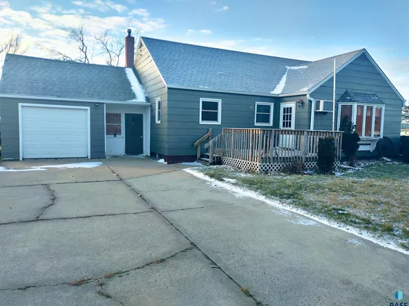 201 E Essex Ave, Salem, SD 57058