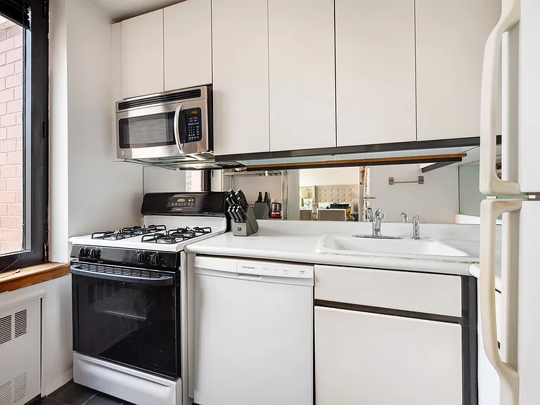 250 W 89th St #11K — Photo 4