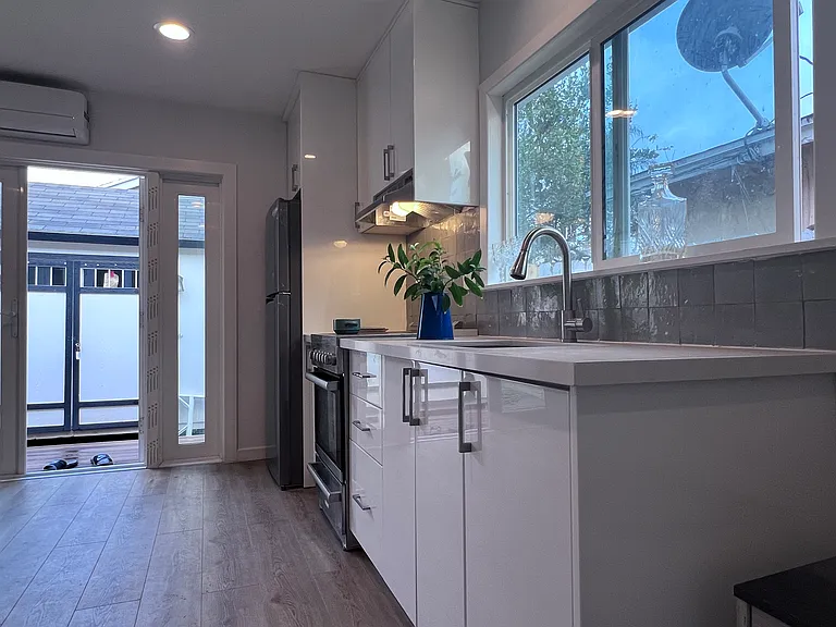 5444 Hazeltine Ave — Photo 9