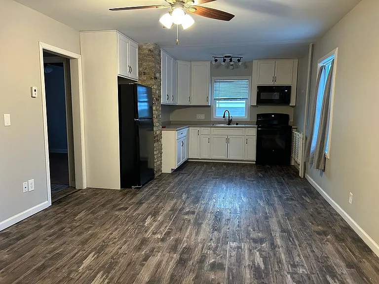 215 S 5th St — Photo 11