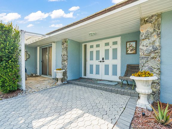 3rd image of 8945 SE HARBOR ISLAND Way