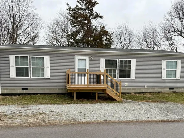 8 Allen Ave, New Holland, OH 43145