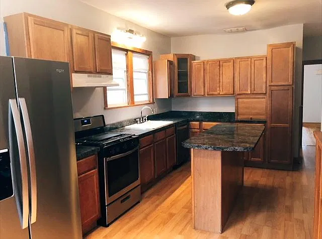 2 bed, 1200 sqft, $1,850 — Photo 1