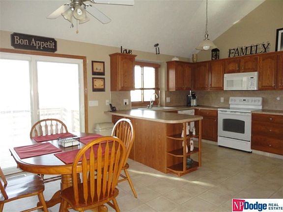 4th image of 610 Tupelo Ln
