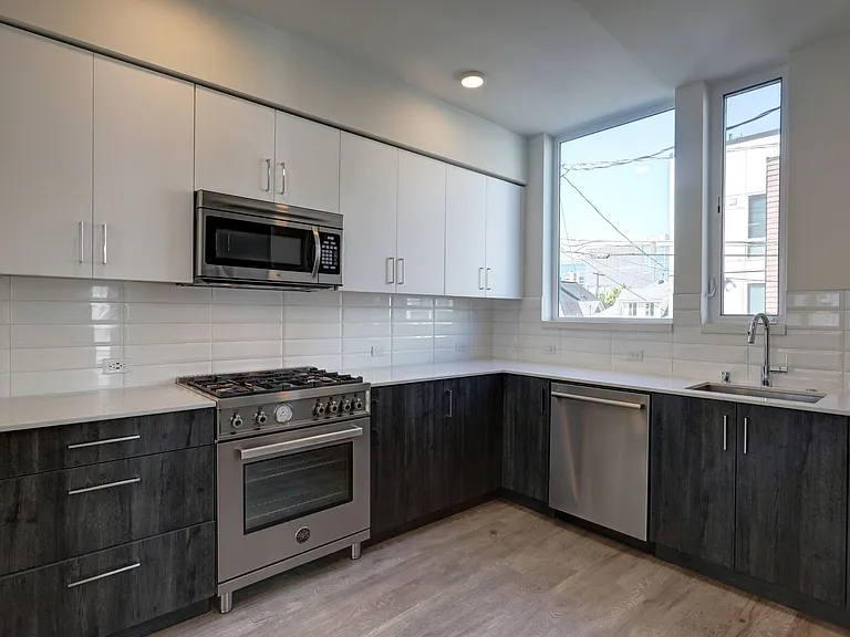 1330 E Spring St — Photo 7