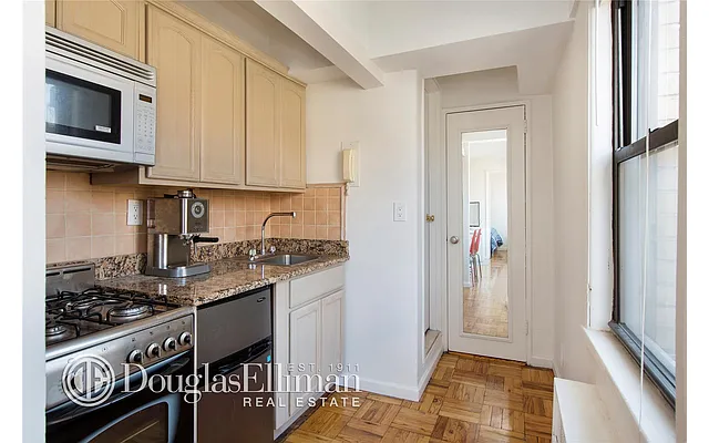 Sold by Douglas Elliman | media 14