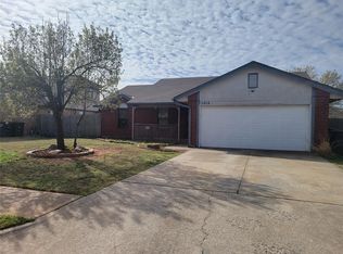 1212 NE 24th St, Moore, OK 73160