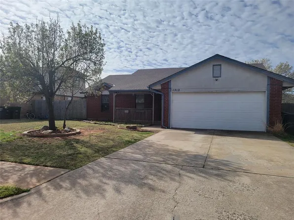 1212 NE 24th St, Moore, OK 73160