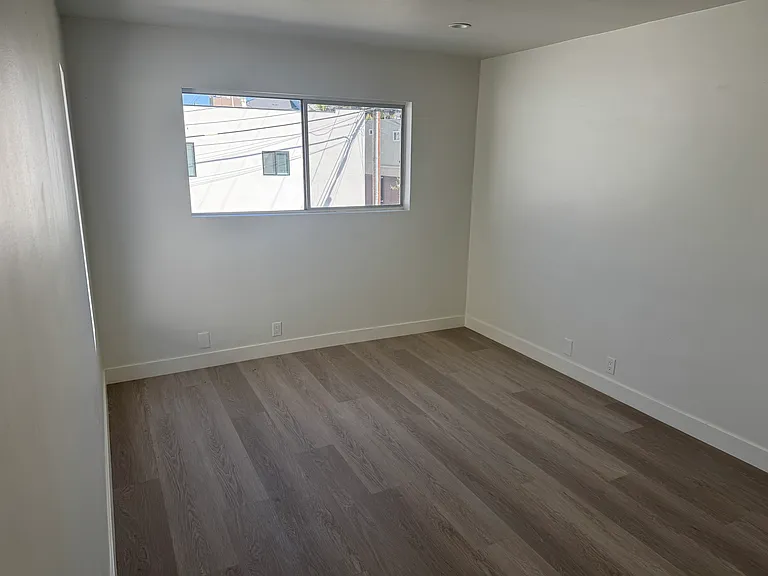 112 2nd St #4 — Photo 8