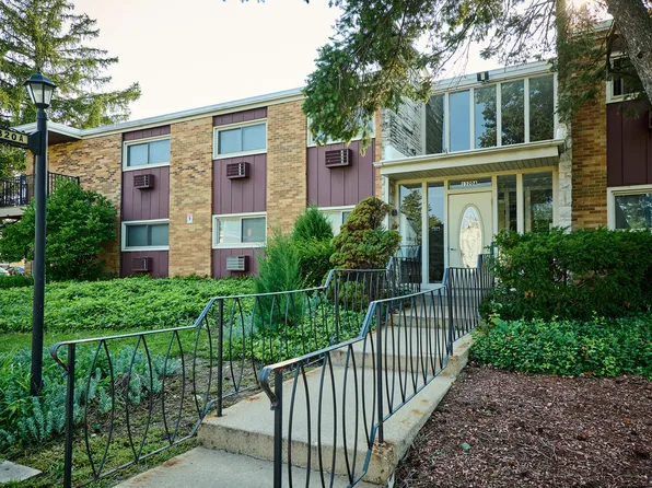 1320A Lore Ln APT 101, Lombard, IL 60148