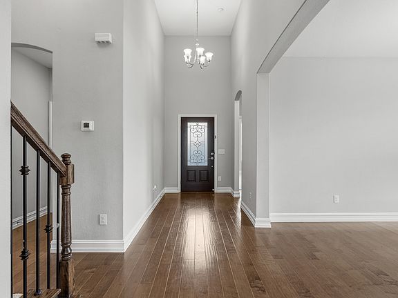 2nd image of 5901 Silverhollow Dr