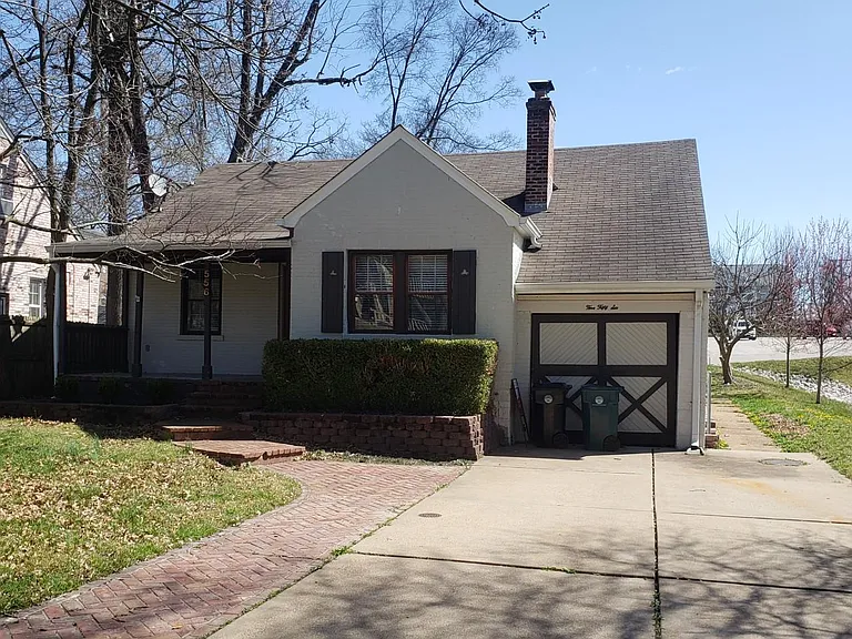 556 S Clay Ave — Photo 1