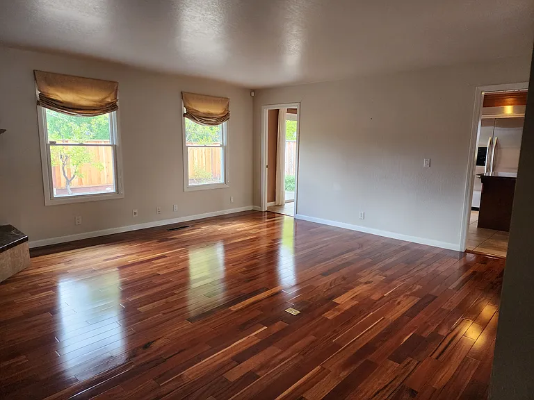 10670 Martinwood Way — Photo 2