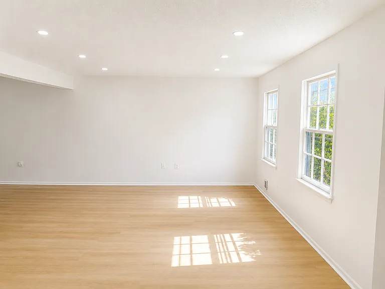 1085 Vaughn Ave — Photo 4