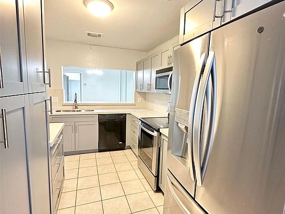 5th image of 1000 NW 97th Avenue #211