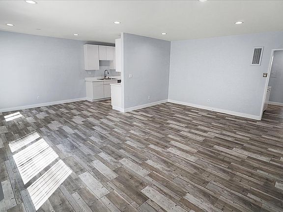 3rd image of 1318 Berkeley St Unit 1-5