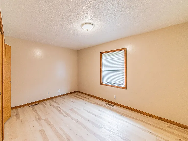 671 Riverview Dr — Photo 16