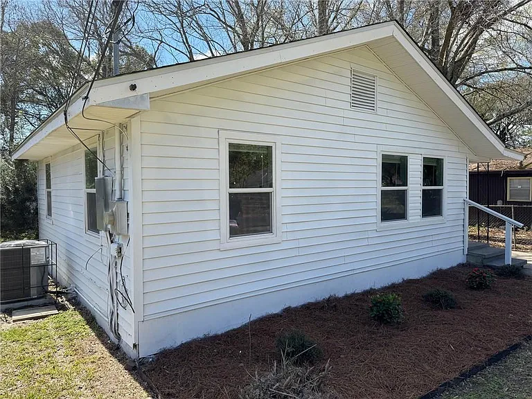 2853 Josephine St — Photo 15