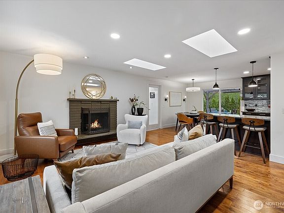 4th image of 1109 Lewis Lane SE