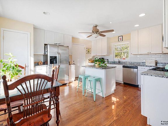 3rd image of 28003 N Lakeview Cir