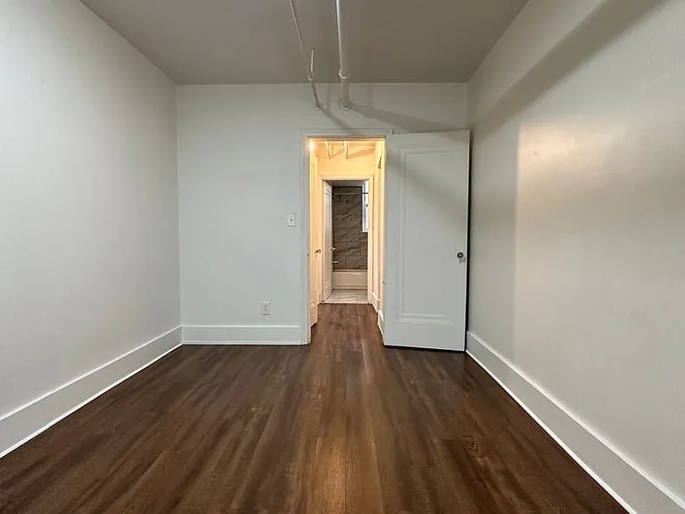 Manning Manor — Photo 29