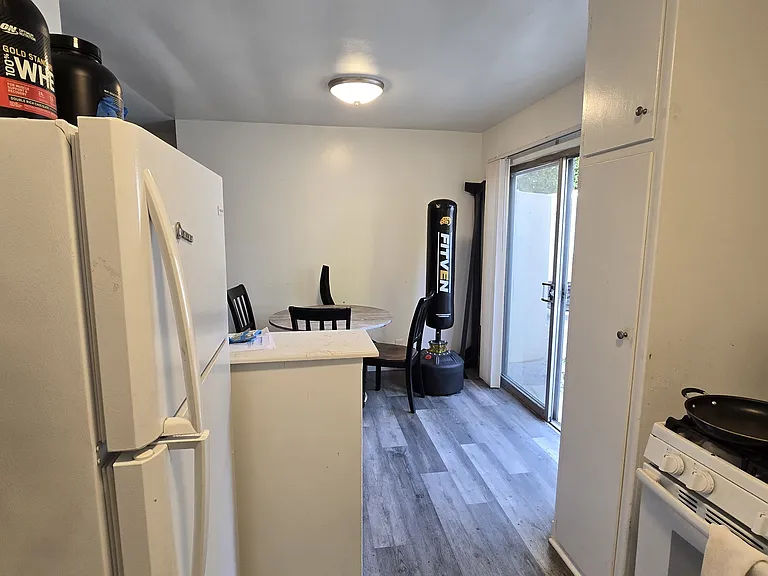 1132 S Holt Ave #3 — Photo 9