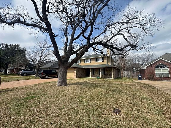 2nd image of 609 Yorkshire Dr