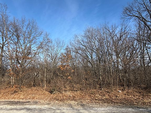 3rd image of 1365 Gordon Ln