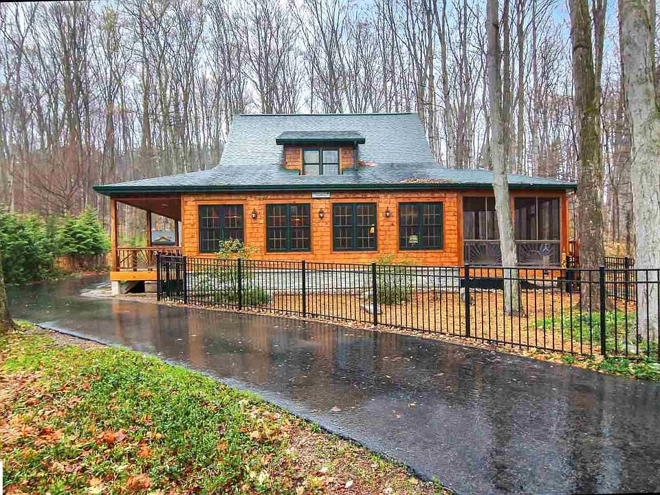 1st image of 11693 Fisher Dr