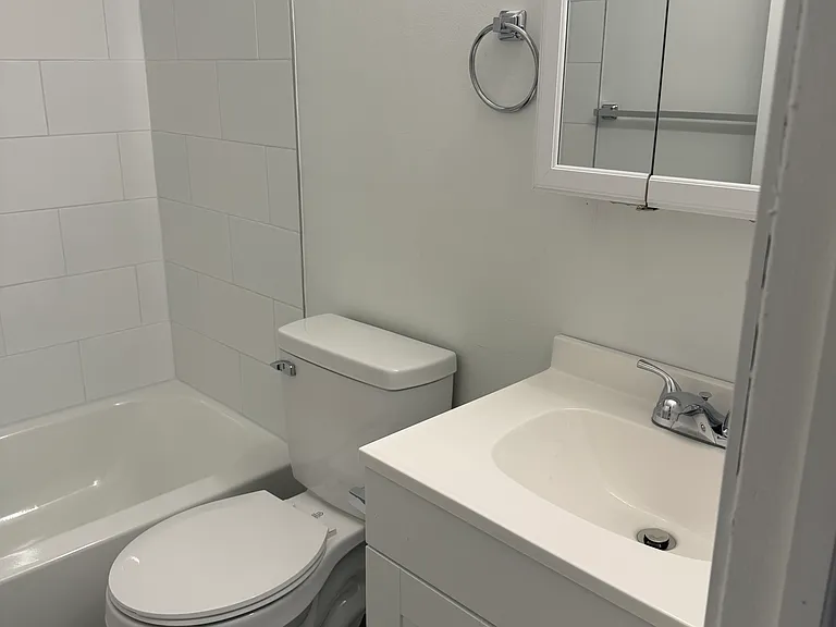 425 Elder St #5 — Photo 3