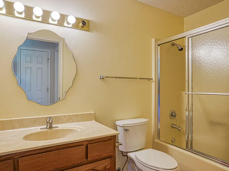 46 Acceso Cir — Photo 7