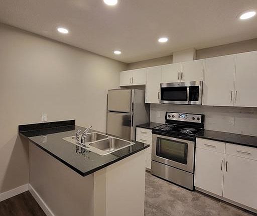 5th image of 16315 96a Ave NW