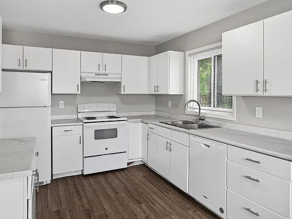 5th image of 926 9th Ave SE