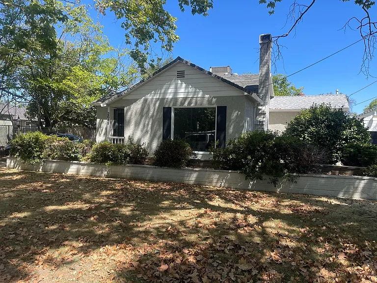 2649 21st Ave — Photo 7